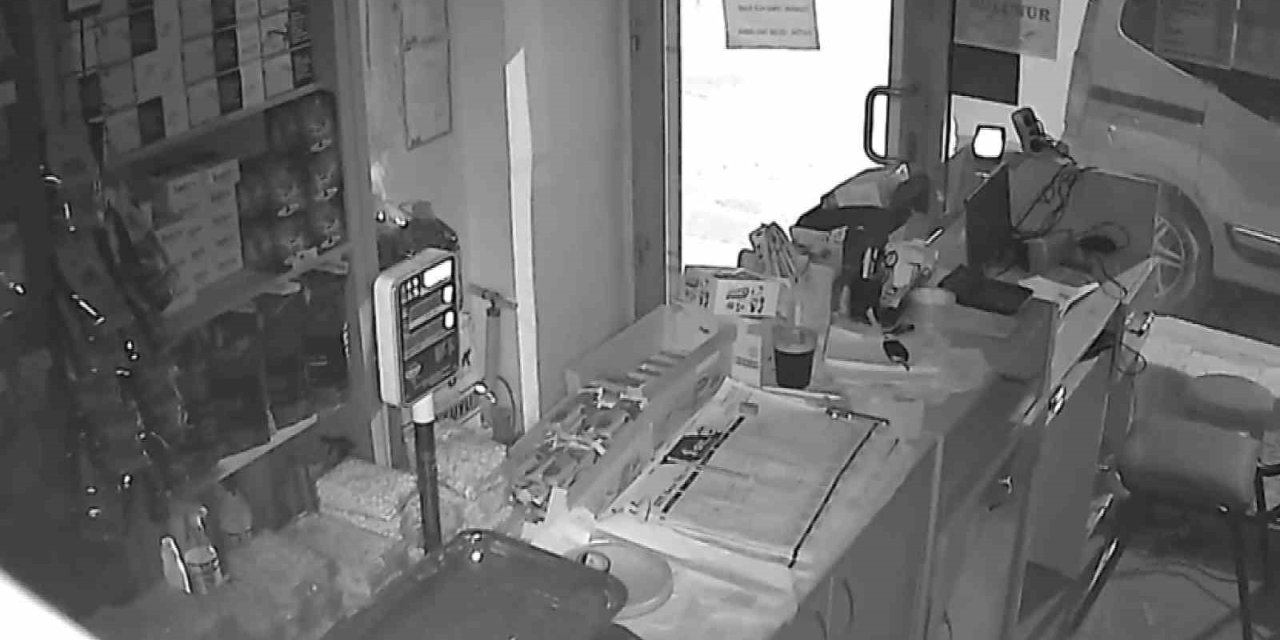 Tokat’ta Yaşanan 4,7 Büyüklüğündeki Deprem Anı Güvenlik Kamerasında