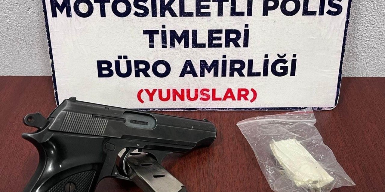Kütahya’da Bir Kişinin Üzerinde Kurusıkı Tabanca, Fişek Ve Uyuşturucu Ele Geçirildi