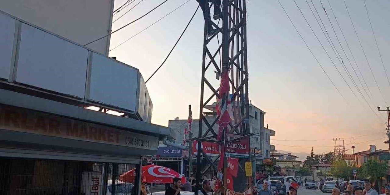 Kumlu’da İntihar İçin Elektrik Direğine Çıkan Şahıs İkna Edildi