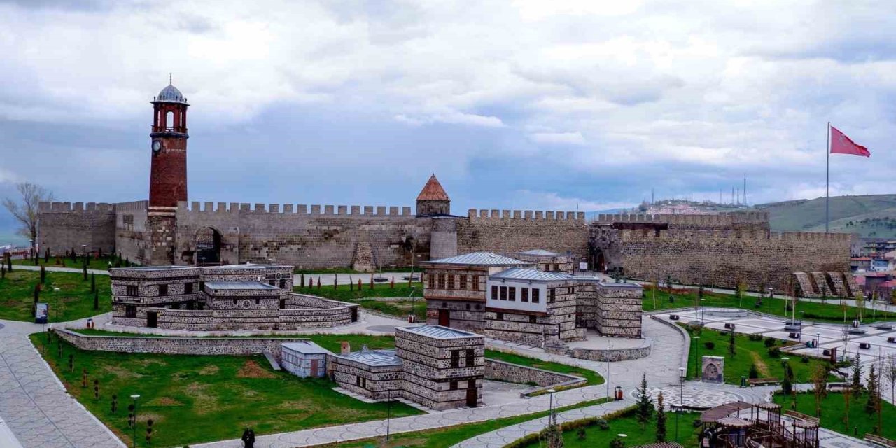 Erzurum’a Yağmur Sağanakla  Geliyor