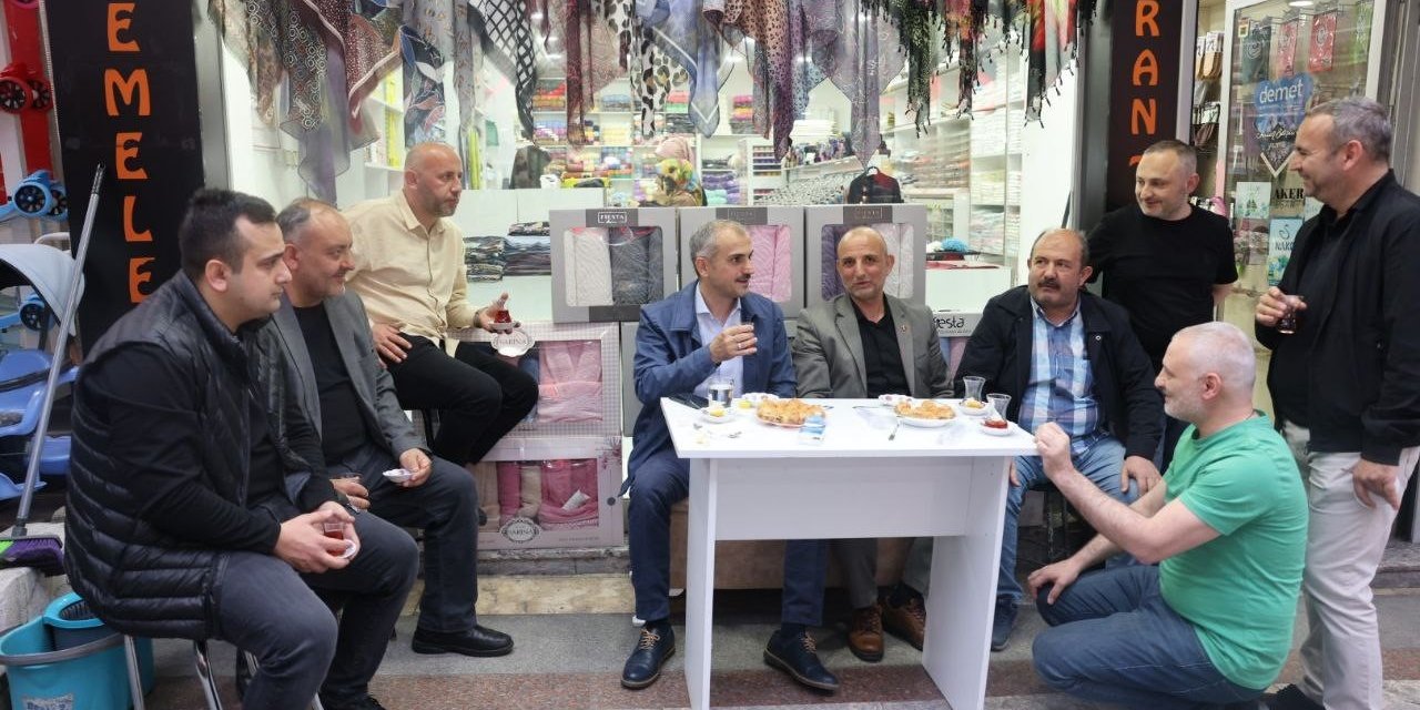 Başkan Sahaya İndi, Esnaflarla Bir Araya Geldi
