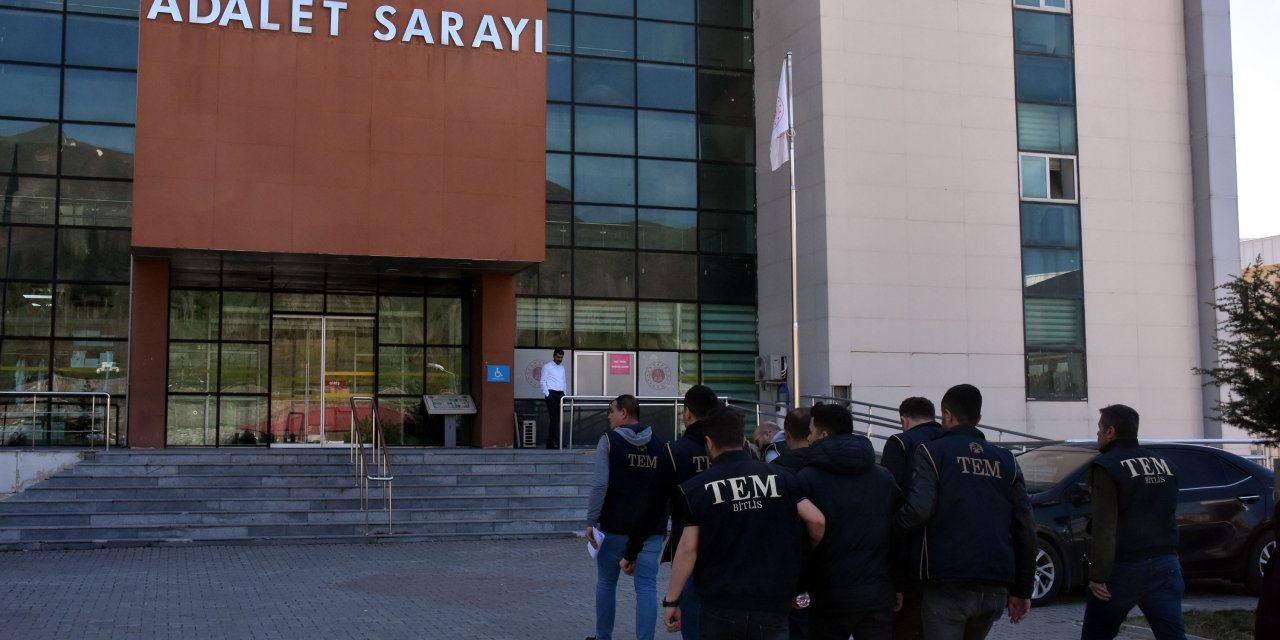 'Bombacı Mülayim' Adıyla Açtığı Hesaptan Emniyet Verilerini Paylaşan Polis İle 2 Meslektaşı Adliyede