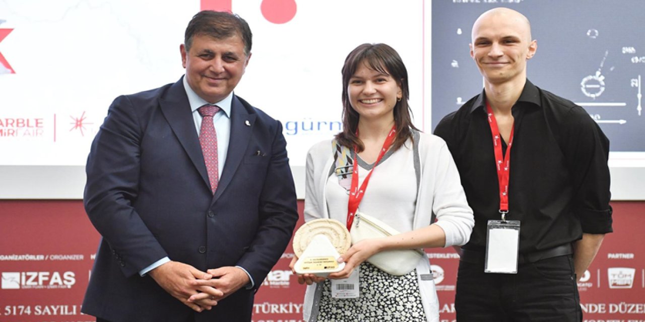 Genç Tasarımcılara Ödüllerini Başkan Cemil Tugay Verdi