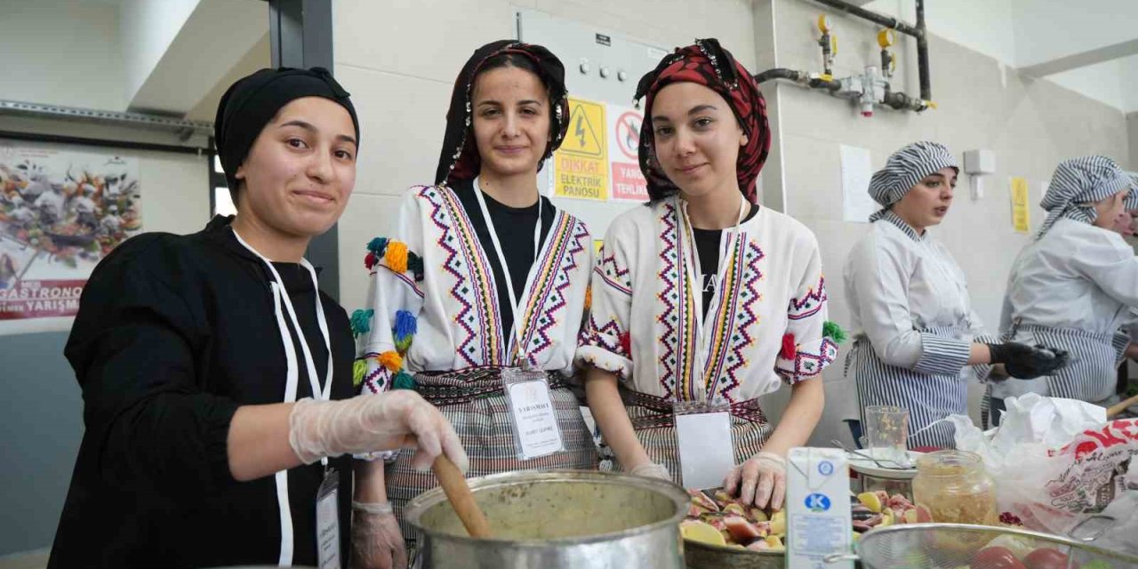 Liseli Şefler Türkiye Finallerine Gitmek İçin Ter Döktü