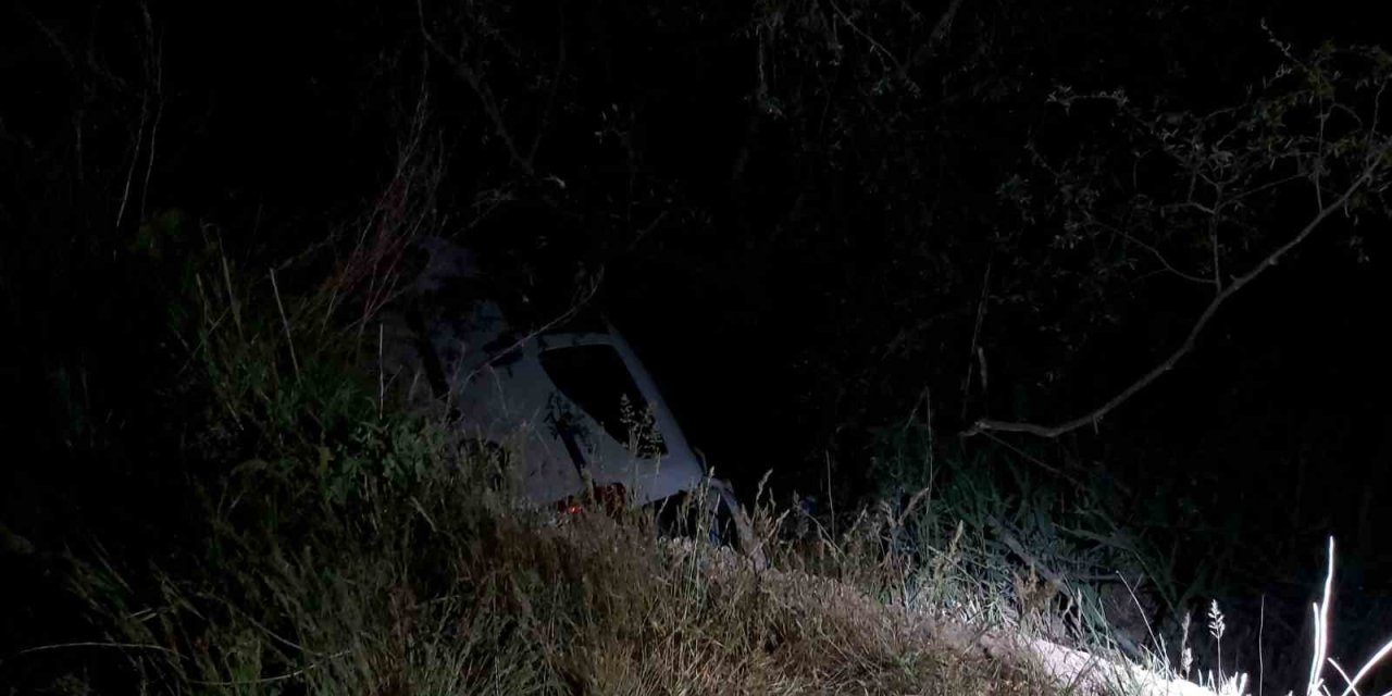 Kırklareli’nde Araç Dereye Devrildi: 2 Yaralı