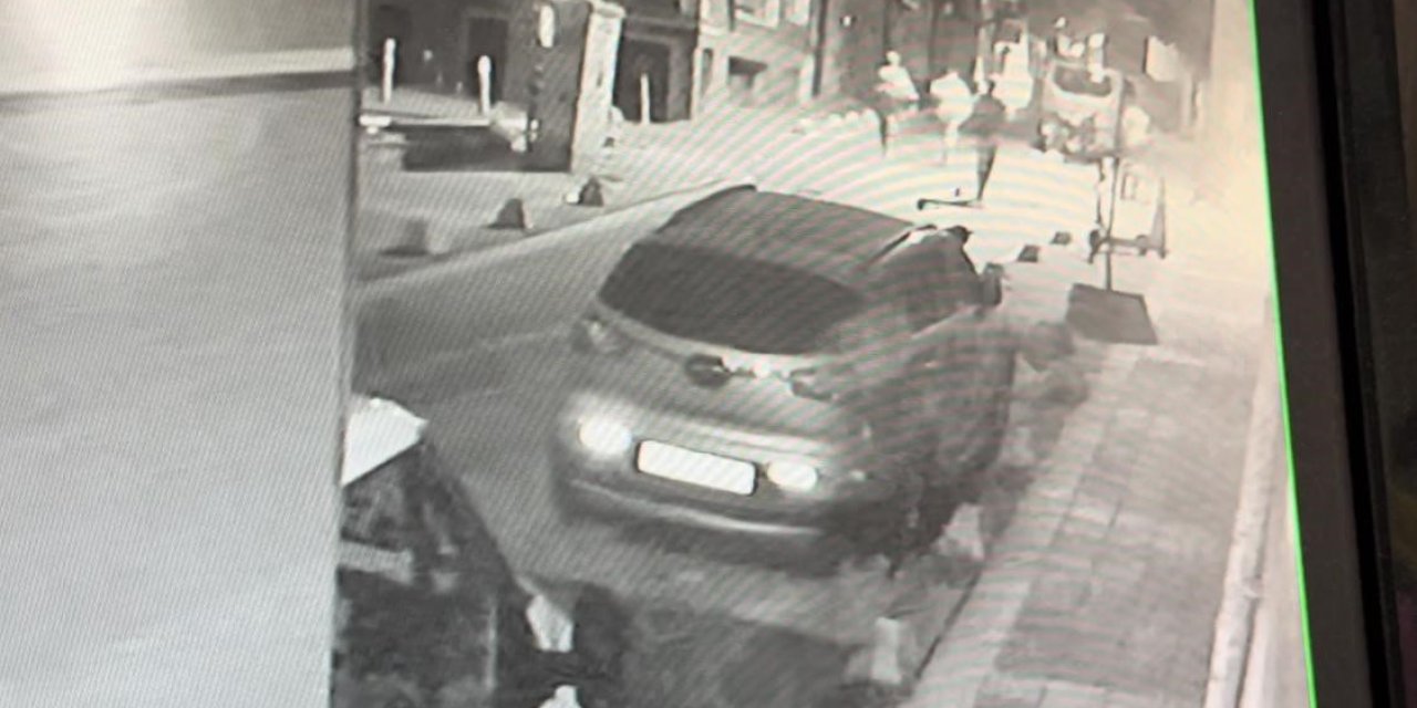 İstanbul - Kadıköy'deki Bıçaklı Saldırının Güvenlik Kamerası Görüntüleri Ortaya Çıktı
