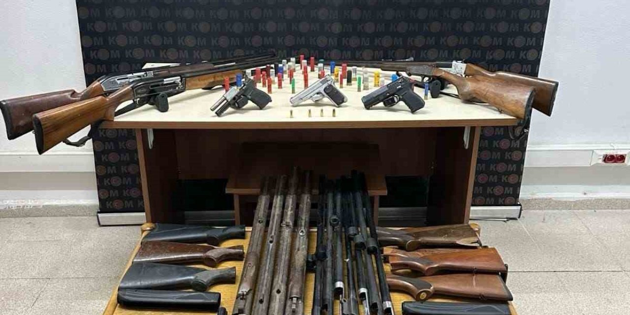 Burdur’da Evlerinde Ruhsatsız Silahlar Ele Geçirilen 3 Şüpheliye İşlem Yapıldı