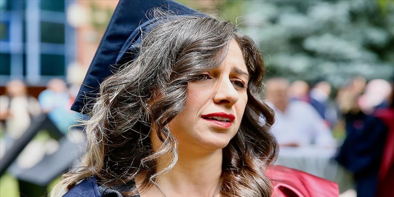 Retibe, hayalini kurduğu öğretmenliğe 35 yaşında adım attı