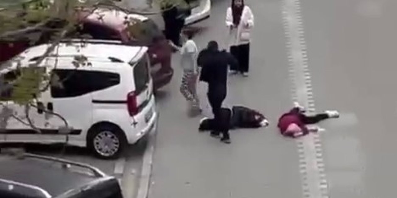 Esenyurt’ta Çocukların Tartışmasına Aileler Karıştı... O Anlar Kamerada
