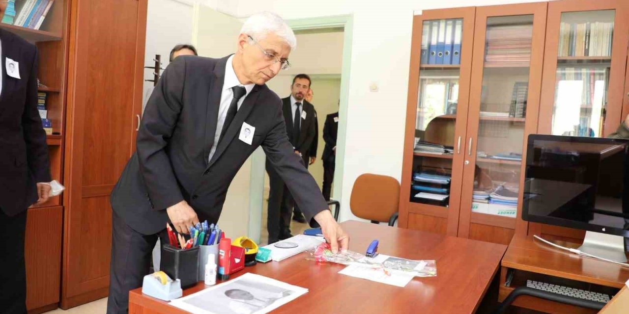 Porsuk Meslek Yüksekokulu Öğretim Görevlisi Dr. Altan Çetinkaya İçin Anma Töreni Düzenlendi