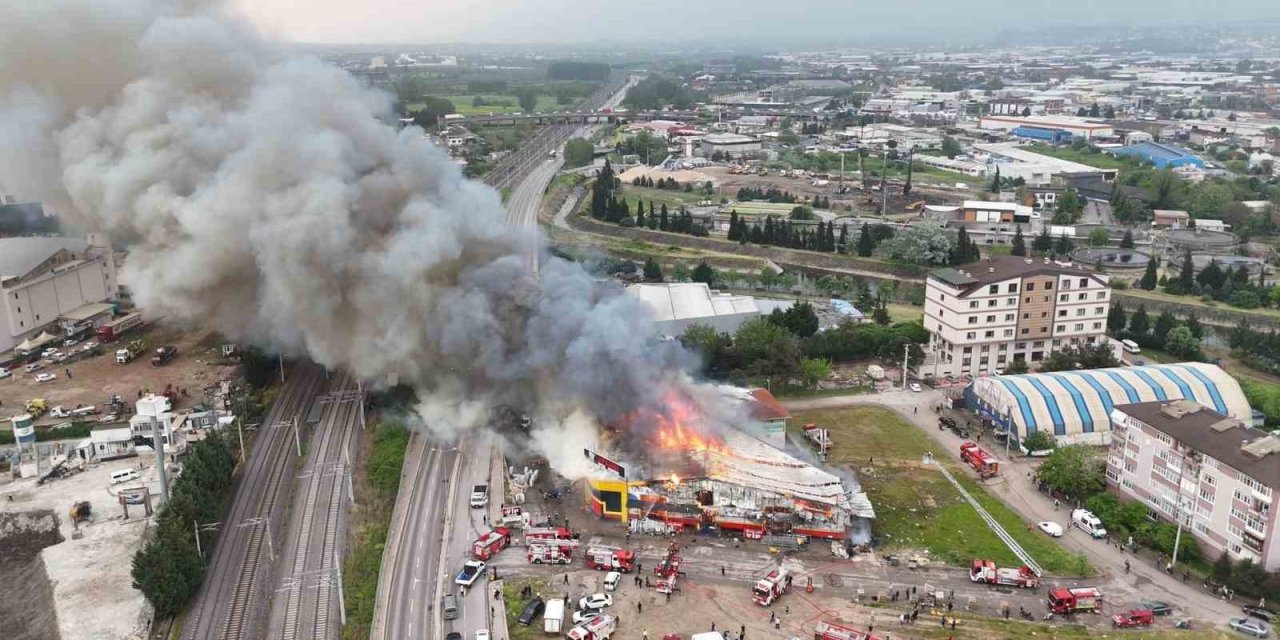 Alev Alev Yanan Market Havadan Görüntülendi