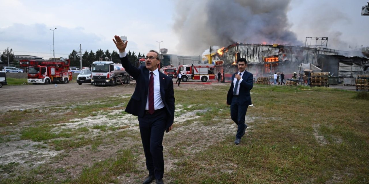 Markette Çıkan Yangın, Belediyenin Sosyal Tesisine Sıçradı (2)