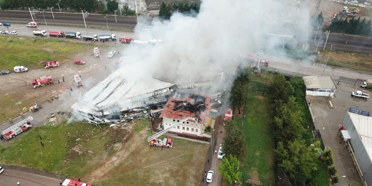 Markette Çıkan Yangın, Belediyenin Sosyal Tesisine Sıçradı (3)