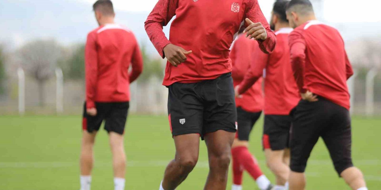 Sivasspor, Fenerbahçe Maçına Hazırlanıyor