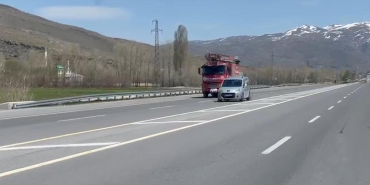 Muradiye’de Sazlık Alanında Yangın Paniği