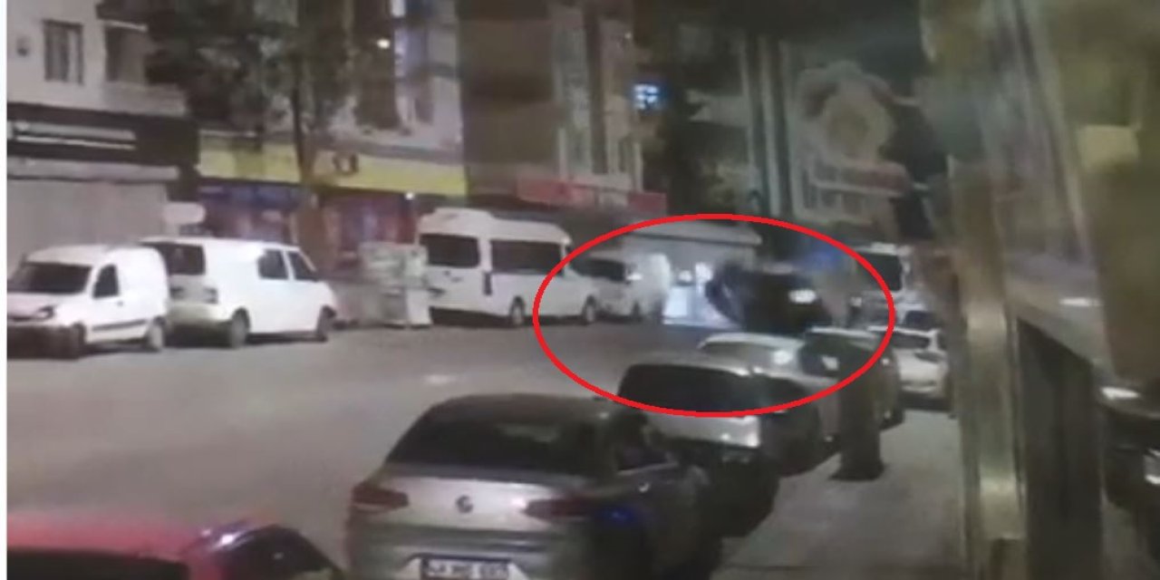 Otomobilin Park Halindeki Araçlara Çarpıp Takla Attığı Kaza Kamerada