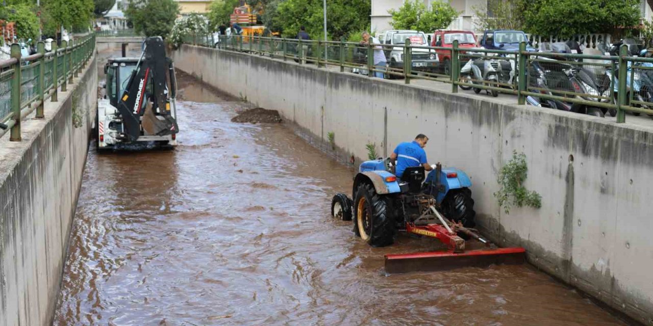 Marmaris’te Derelerde Kapsamlı Temizlik