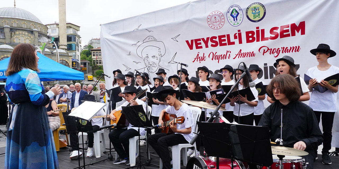 Rize’de Aşık Veysel’i Anma Etkinliği Düzenlendi