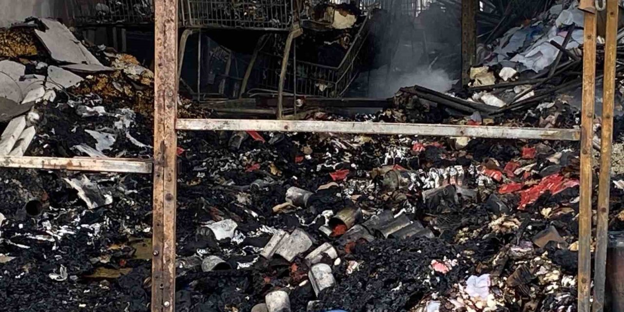 Market Yangınında Bin 350 Metrekare Kapalı Alanın Tamamı Kül Oldu