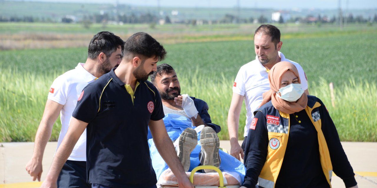 Ağaç Budarken Parmağı Koptu, Ambulans Helikopterle Sevk Edildi