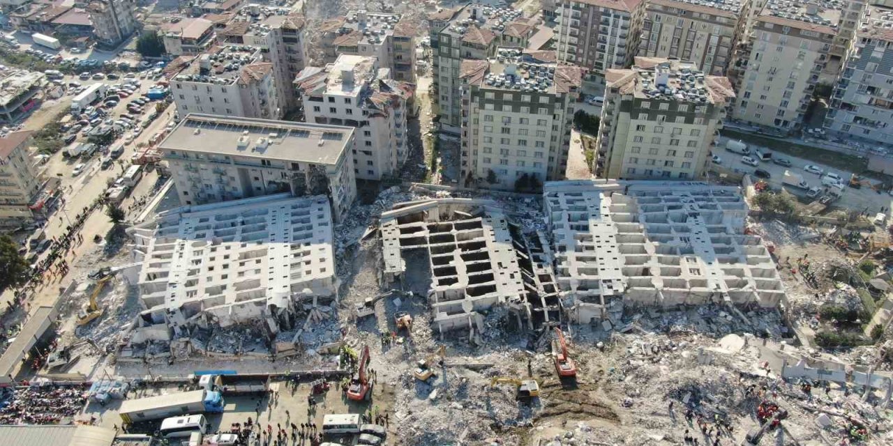 Yüzlerce Kişiye Mezar Olan Rönesans Rezidans’ın İlk Duruşması Sona Erdi