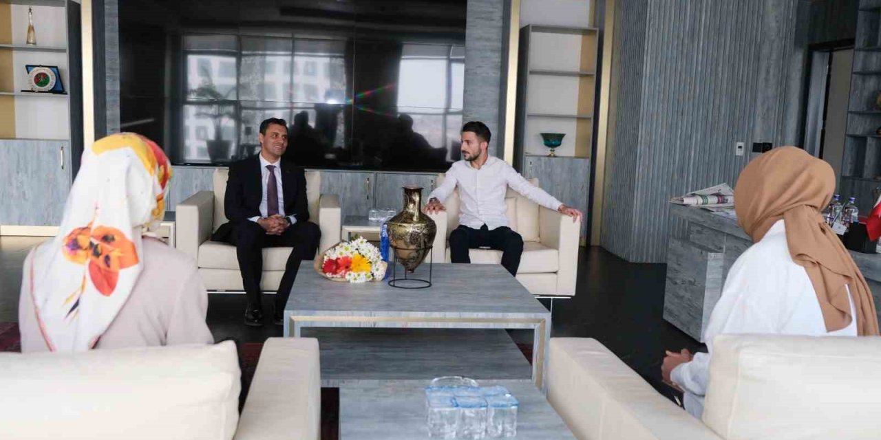 Başkan Zeyrek Şehit Ailesi Ve Gazi Eşiyle Bir Araya Geldi