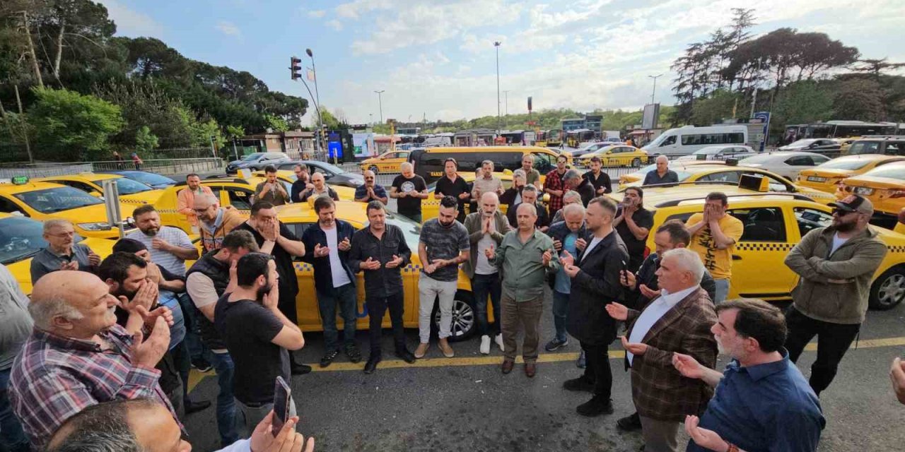 Sarıyer’de Taksiciler Öldürülen Meslektaşları Yaşar Yanıkyürek İçin Eylem Yaptı