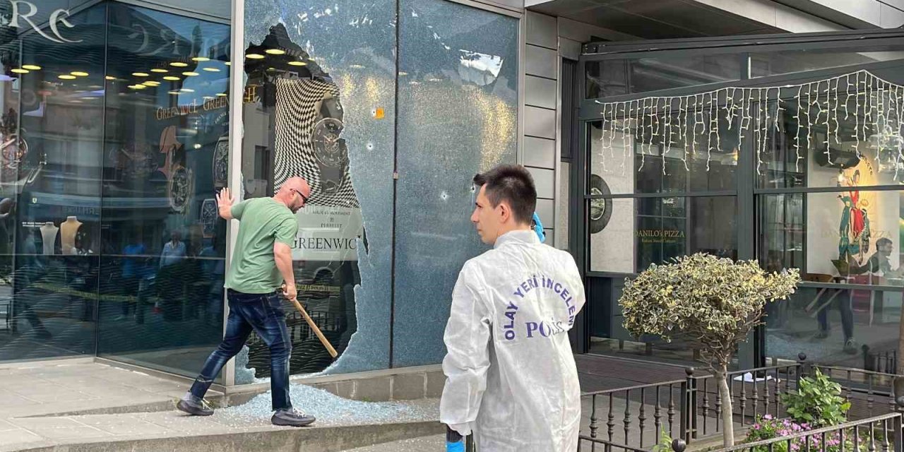 Bakırköy’de Kuyumcuya Silahlı Saldırı: Saldırganın Kaçış Anı Kamerada