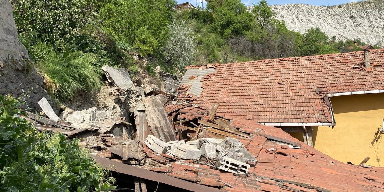 Karabük’te Heyelan Nedeniyle 4 Ev Boşaltıldı