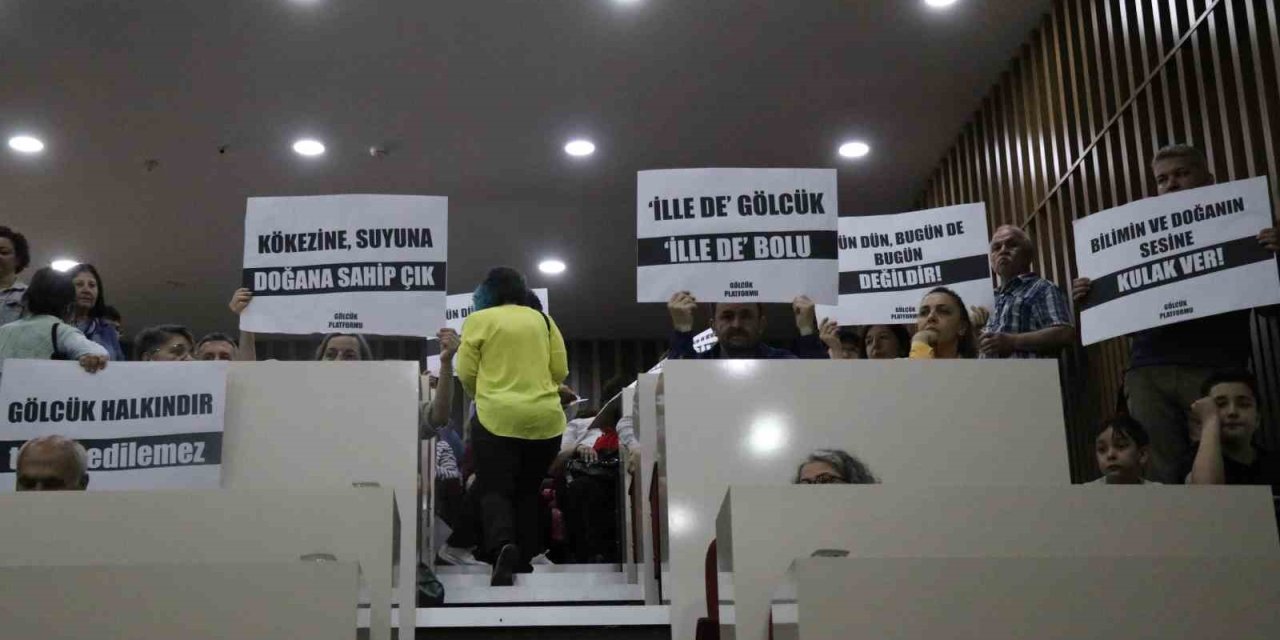 Gölcük’te Bungalovların Kiralanması Krizi Belediye Meclisine Yansıdı: Gölcük Platformu Meclisi Bastı