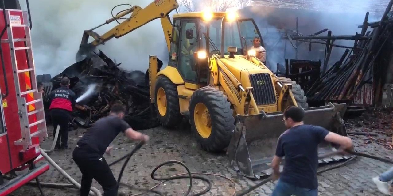 Amasya’da Ahırda Çıkan Yangın Söndürüldü