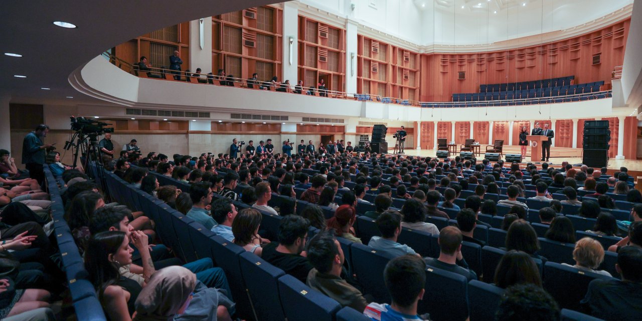 Özel: Başımızın Üstünde Bir Cam Tavan Vardı Yüzde 25'lik Ama Artık Siyasetin Başarı Kapısı Açıldı