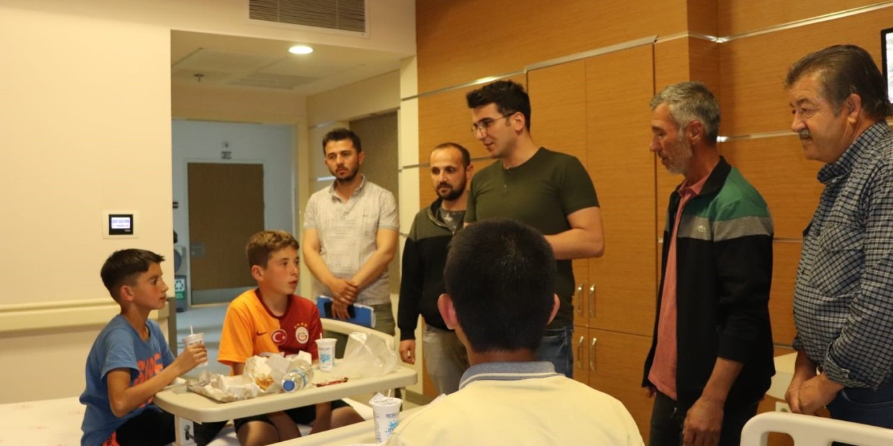 Selendi’de Okul Servisi Kaza Yaptı: 9 Öğrenci Yaralı