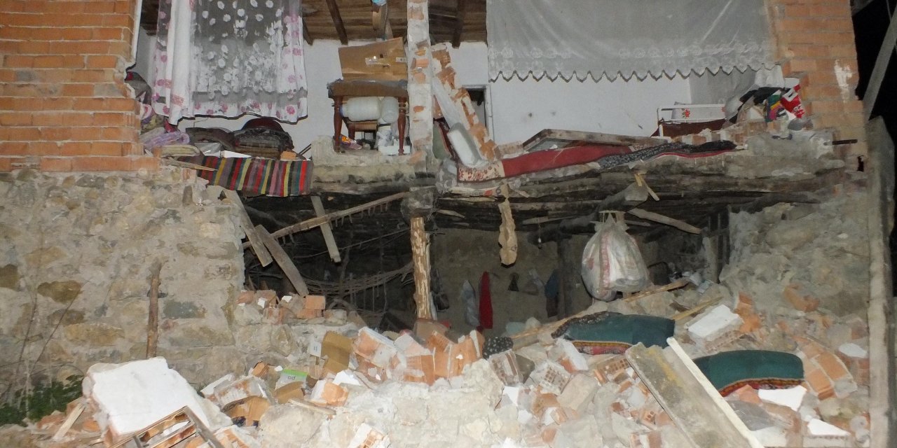 Tokat’ta 5.6 Büyüklüğünde Deprem: Birçok İlde Ev Ve Cami Minareleri Yıkıldı (9)