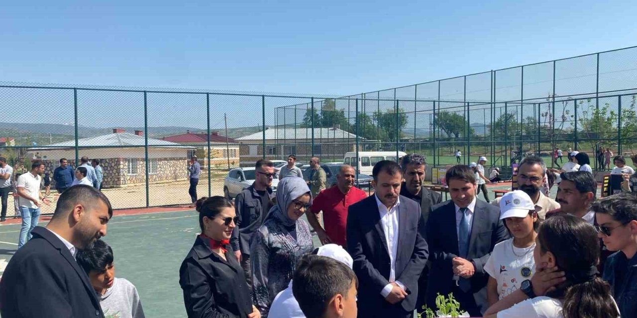 Dicle’de Öğrenciler Projelerini Sergiledi