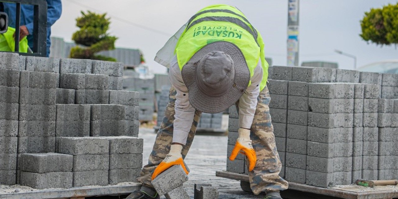 Kuşadası Belediyesi Yolları Yenilemeye Devam Ediyor