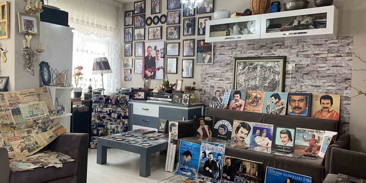 Orhan Gencebay Hayranı Biriktirdiği Yüzlerce Eser Ve Objeyi Evinde Sergiliyor