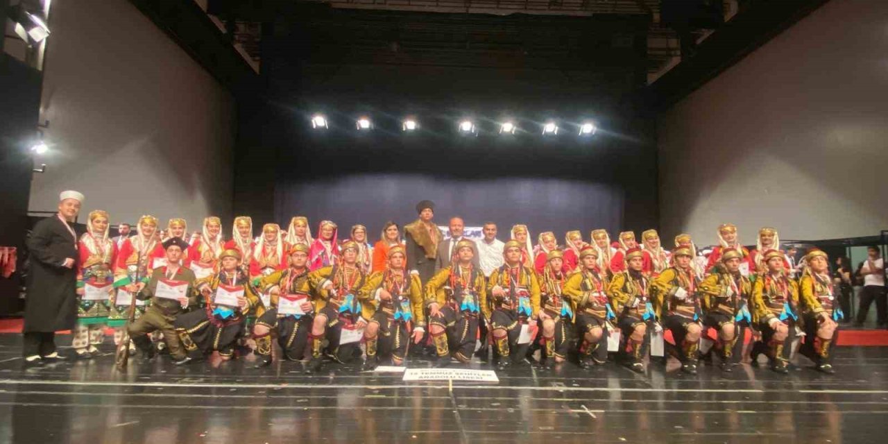 Balıkesir Halk Oyunları Ekibi Bölge İkincisi Oldu