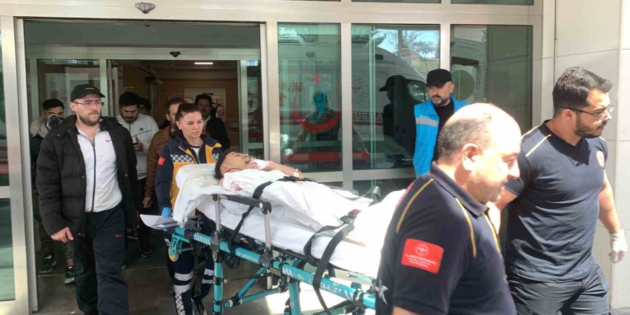 Hamur Makinesine Kaptırdığı Eli Bileğinden Koptu