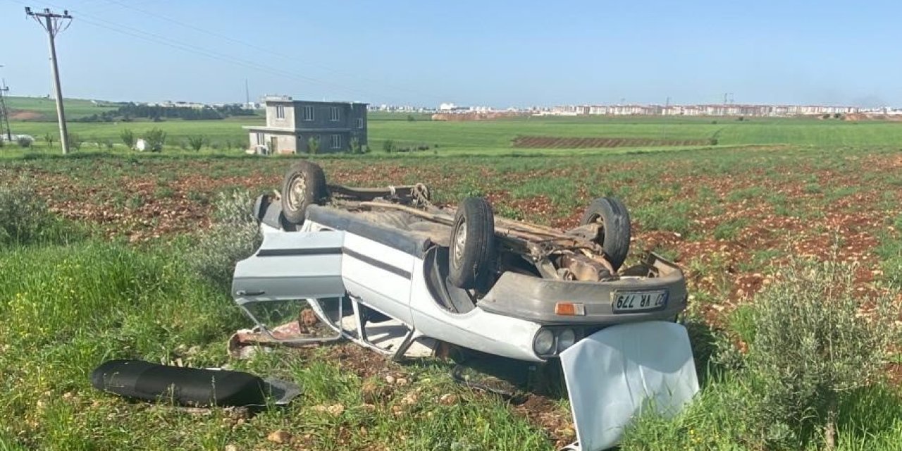 Otomobil Takla Atarak Tarlaya Yuvarlandı: 2 Yaralı