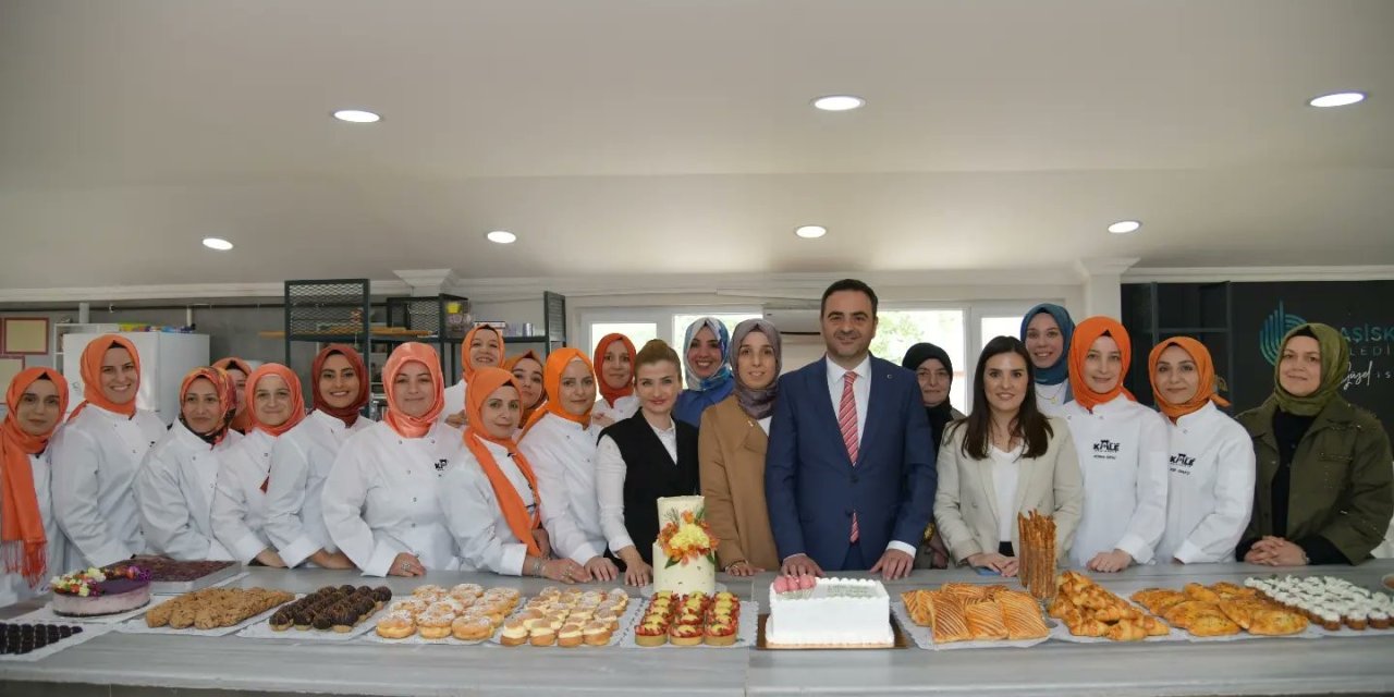 Geleceğin Kadın Şefleri Ustalık Belgelerini Aldı