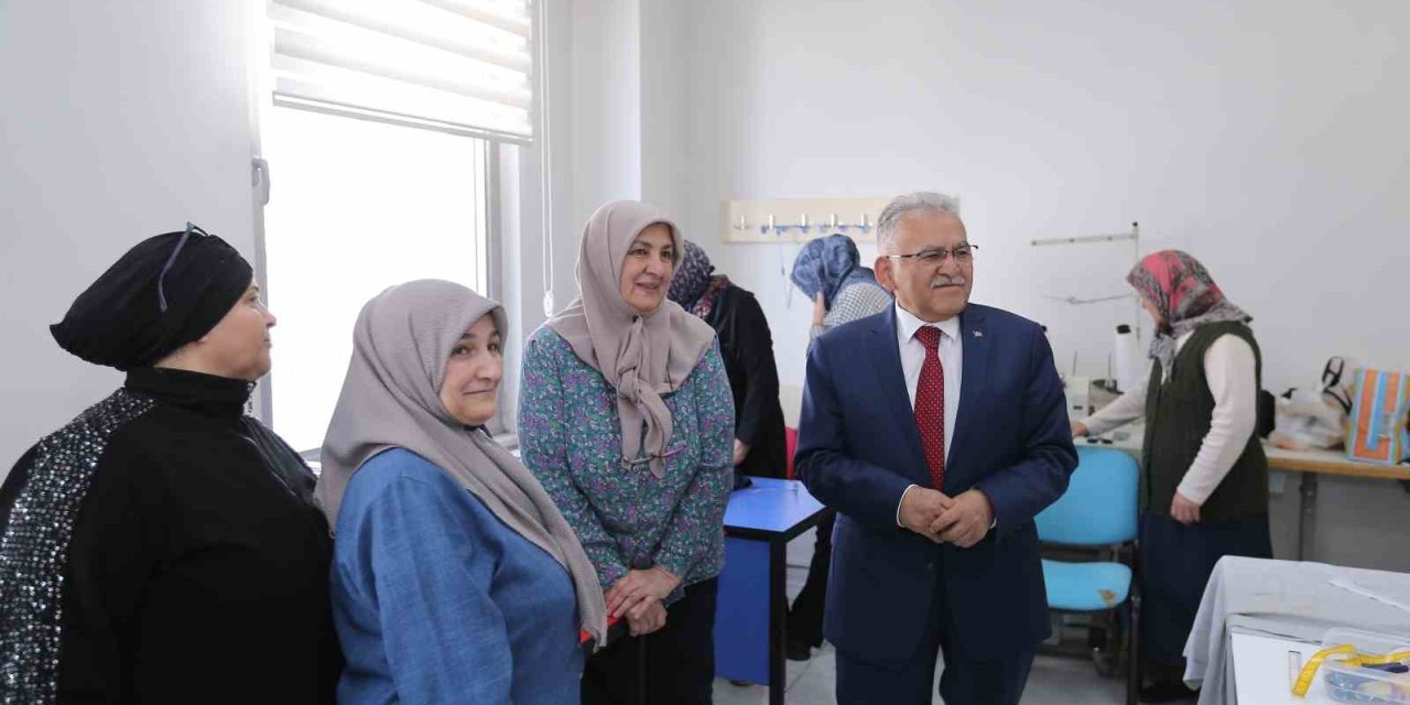 Başkan Büyükkılıç, Pınarbaşı’da Kaymek Kursiyerleri Ve İlçe Esnafları İle Bir Araya Geldi