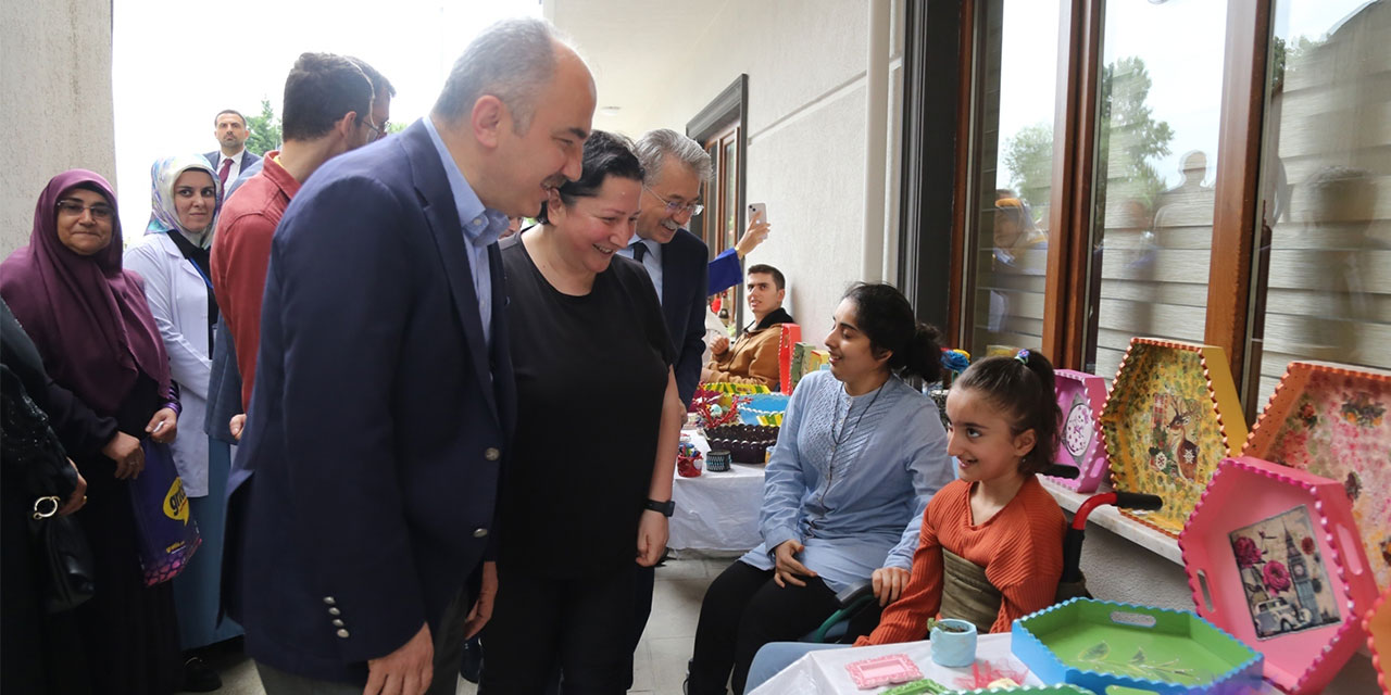 Başkan Metin, Özel Gereksinimli Bireylerin Sergisine Katıldı