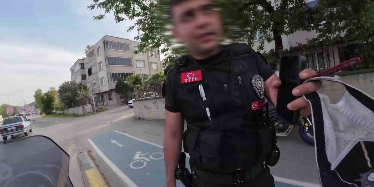 Şerit Dışından Giden Kuryeye Polisten Uyarı: “Üç Kuruş İçin Canını Tehlikeye Atma”