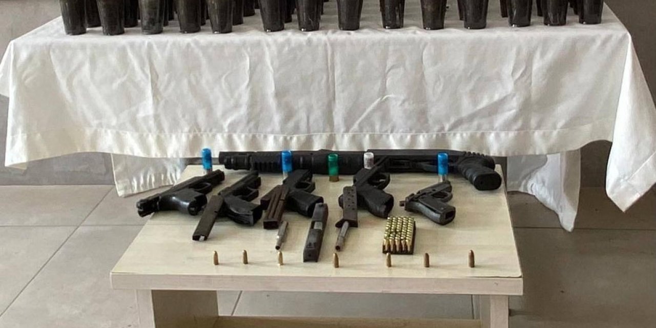 Evde Yapılan Operasyonda 580 Kök Kenevir Bitkisi Ele Geçirildi