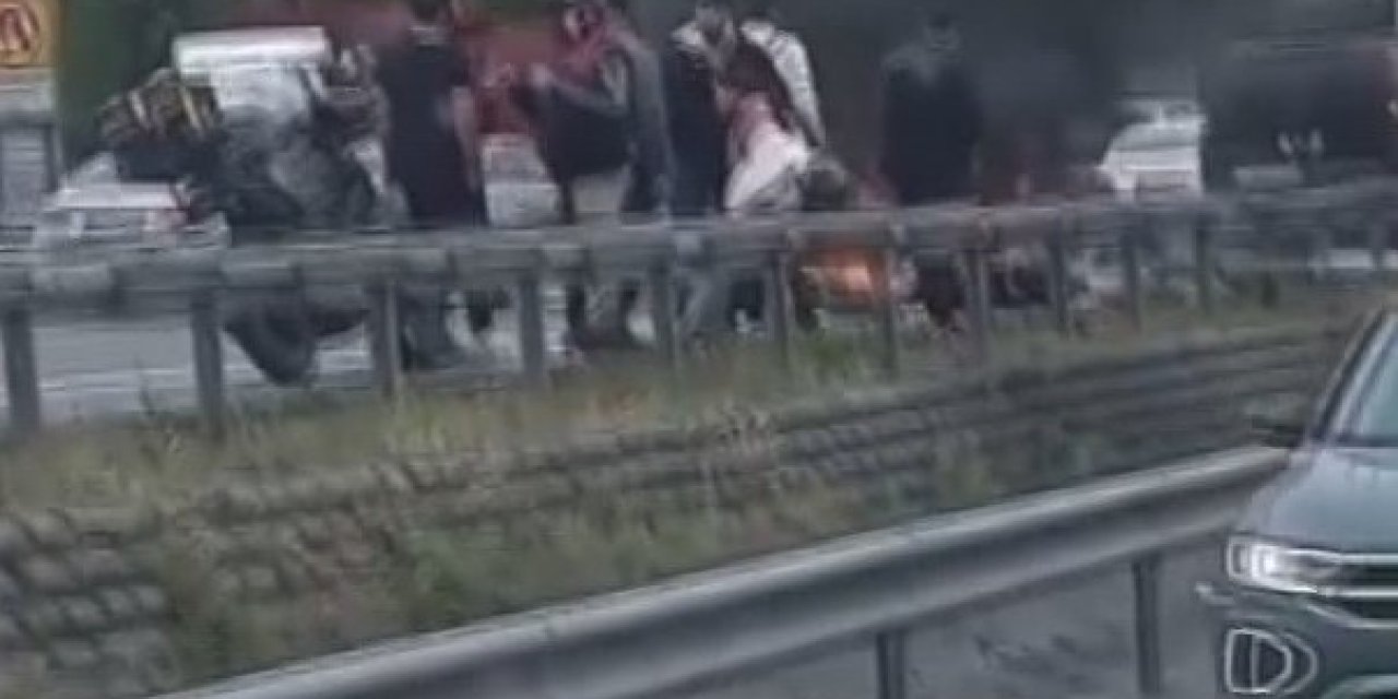 İstanbul-  Basın Ekspres'te Emniyet Şeridindeki Araca İki Motosiklet Çarptı: 2 Yaralı