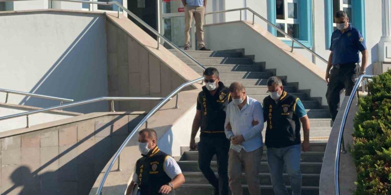 Silah Ve Mermi Gösterip Şantajla Para Aldığı İddia Edilen Gazeteciye 7 Yıl 6 Ay Hapis Cezası Verildi