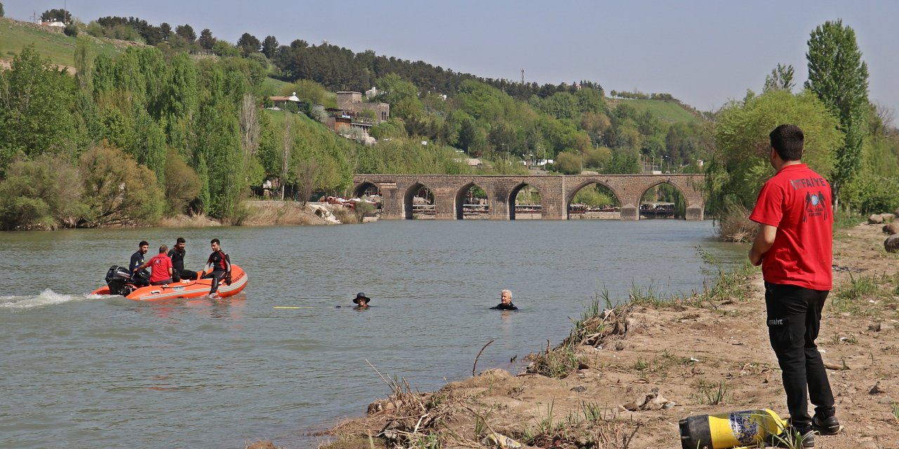 'hareketsiz Erkek Görüldü’ İhbarının Yapıldığı Dicle Nehri'nde Aramalar Yeniden Başladı