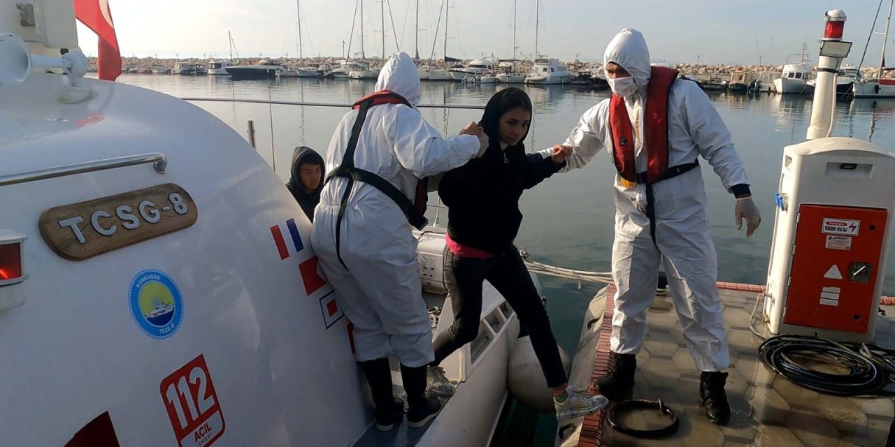 Çanakkale'de 7'si Çocuk 14 Kaçak Göçmen Kurtarıldı