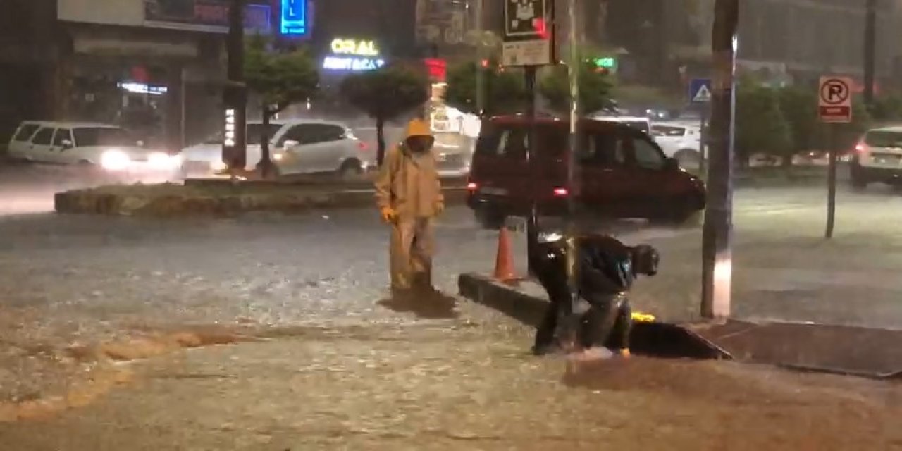 Şiddetli yağış Rize’de etkili oldu
